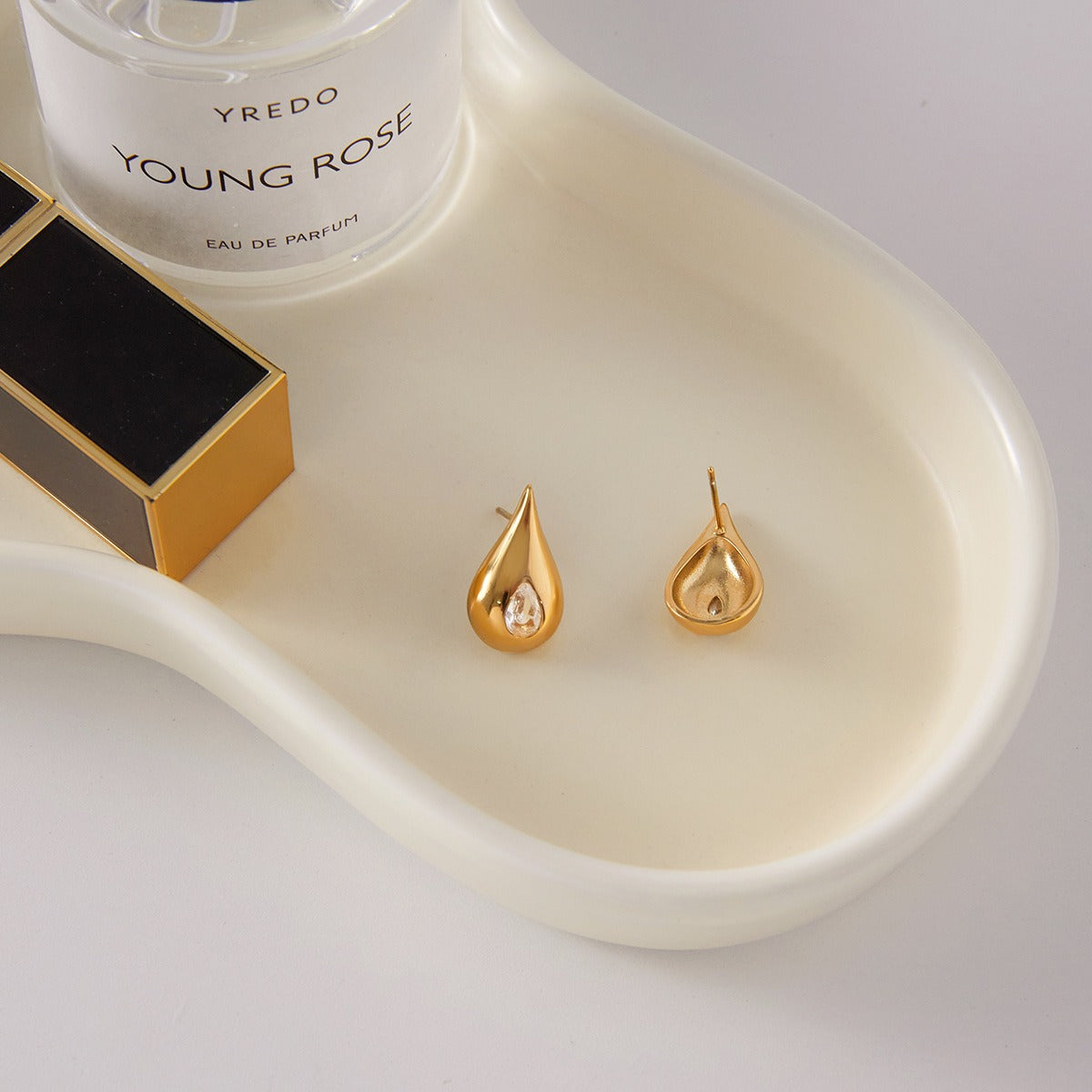 18K gold earrings inlaid with cubic zirconia in a teardrop design.