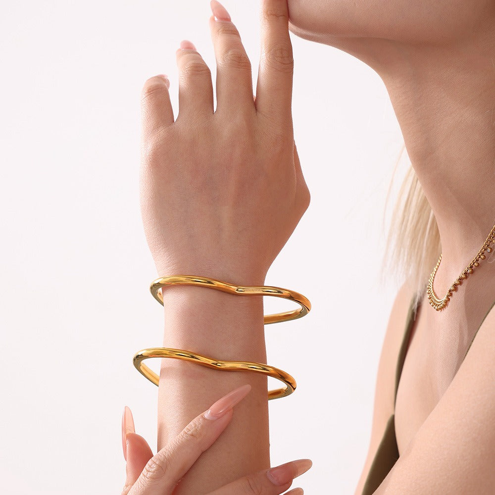 18K gold heart-shaped design simple unique bracelet