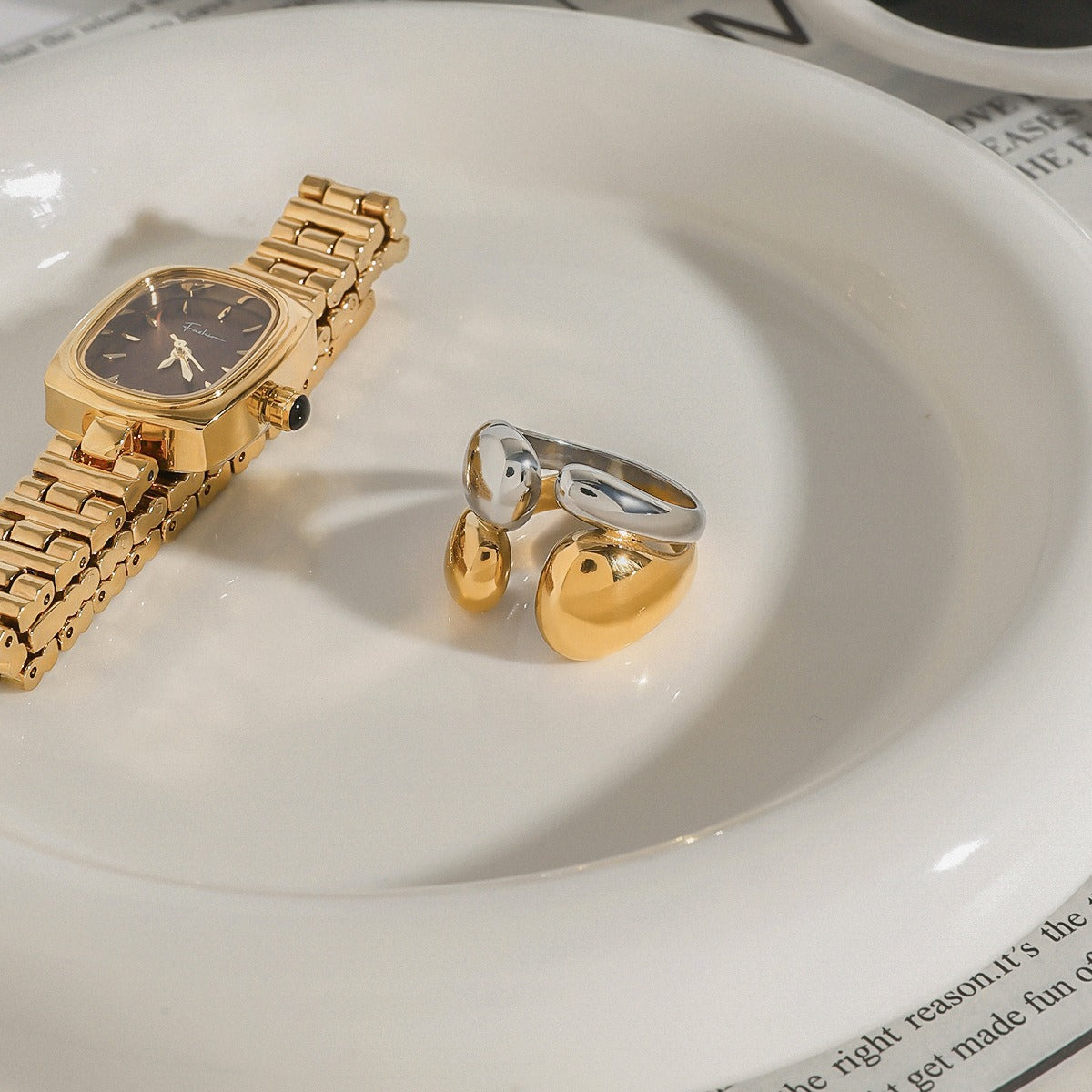 18K gold geometric shape with gold and silver color matching design fashionable and simple ring