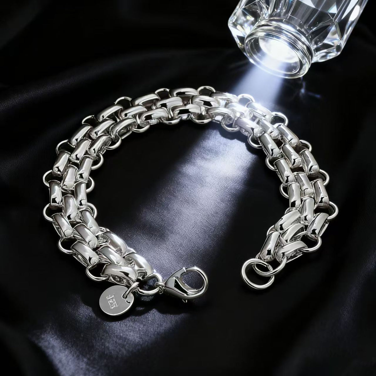 Womens Minimalist Three-Tier Round-Plate Pendant Bracelet