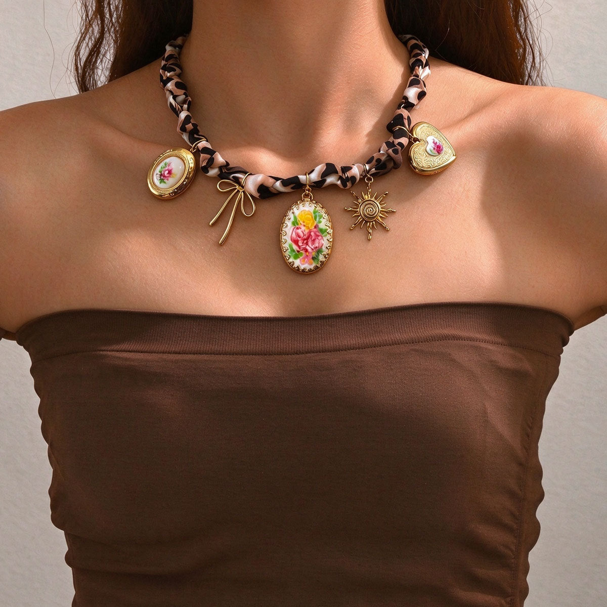 European American Style Unique Leopard Print Heart Pendant Necklace For Women, Inlaid Gemstone Clavicle Chain, Niche Neck Jewelry