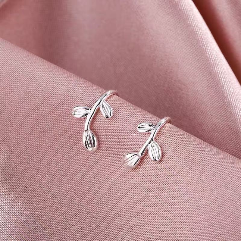 925 Silver Needle Internet Celebrity Same Style Gold Earrings Women's Light Luxury High-end Elegant All-match Earrings Retro New Earrings