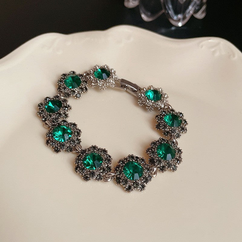 Second-Hand Vintage Jewelry With Diamond-Encrusted Flowers And Heart Necklaces, Retro Elegant Clavicle Chains, Light Luxury And High-End Necklaces
