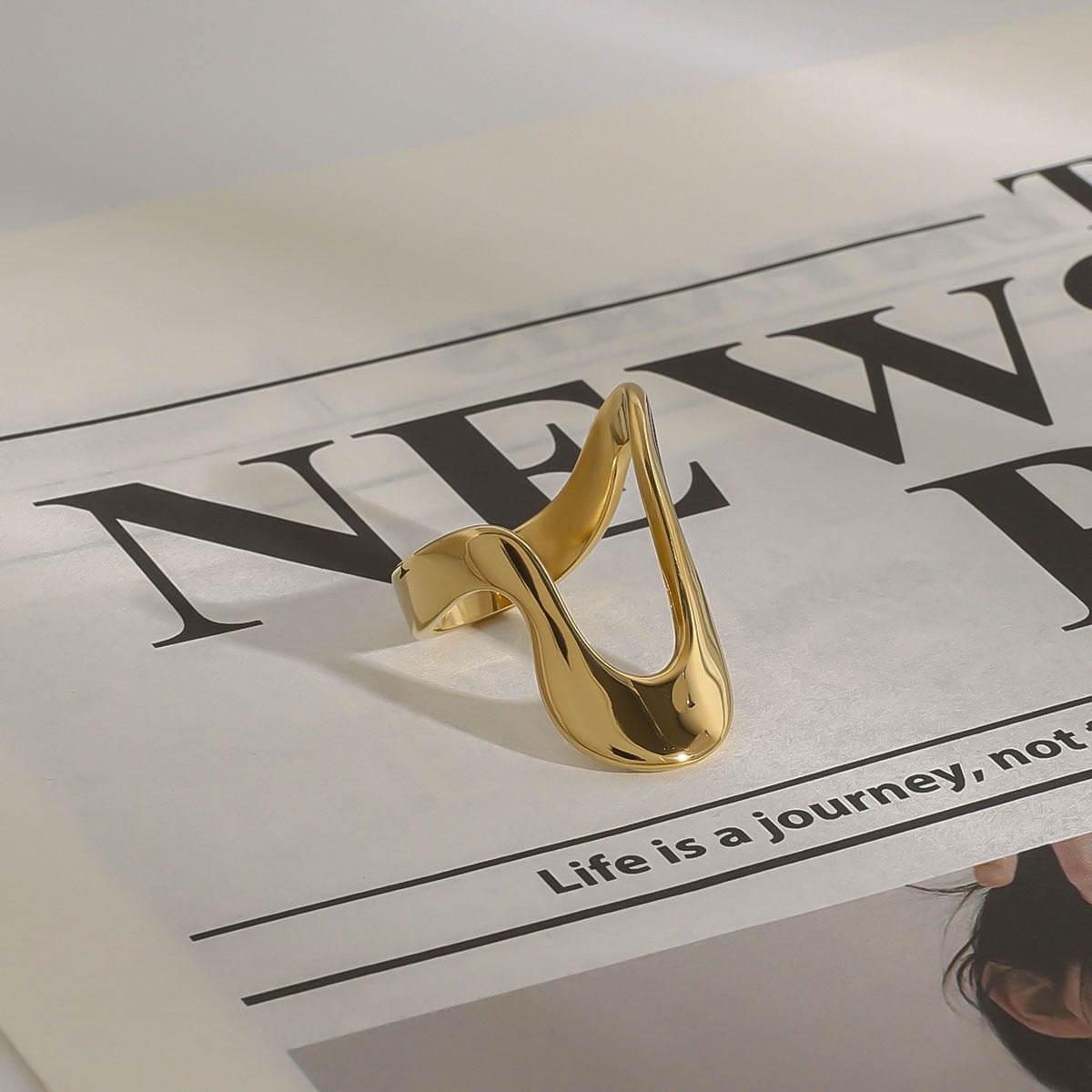 18K gold geometric U-shaped design exaggerated personality ring