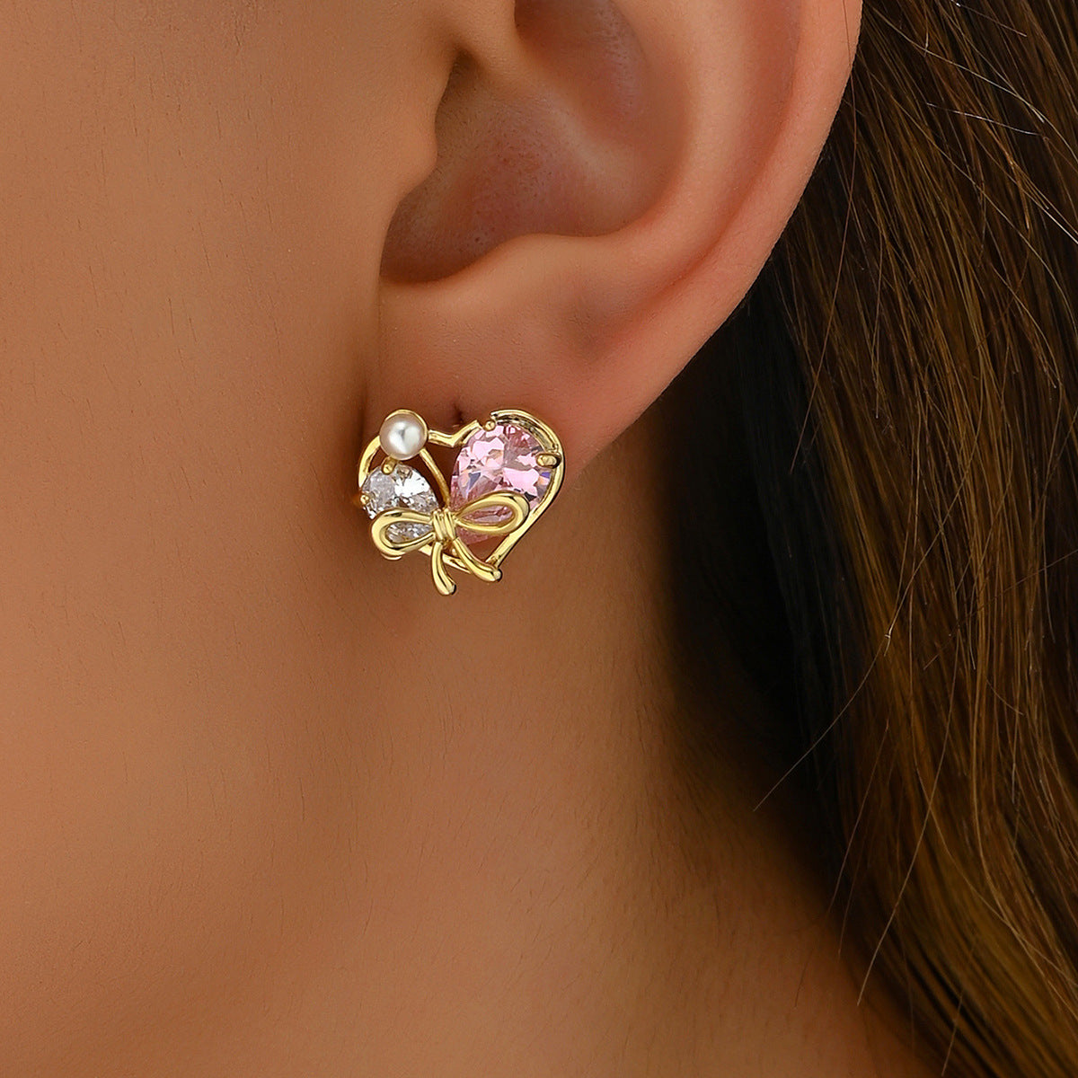 2024 New Japanese And Korean Style Ladies Earrings Love Niche Inlay Zircon Design Light Luxury Earrings Earrings Wholesale