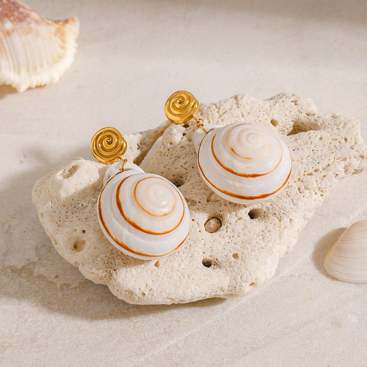 18K Gold Conch Shape Earrings, Necklace and Ring Set