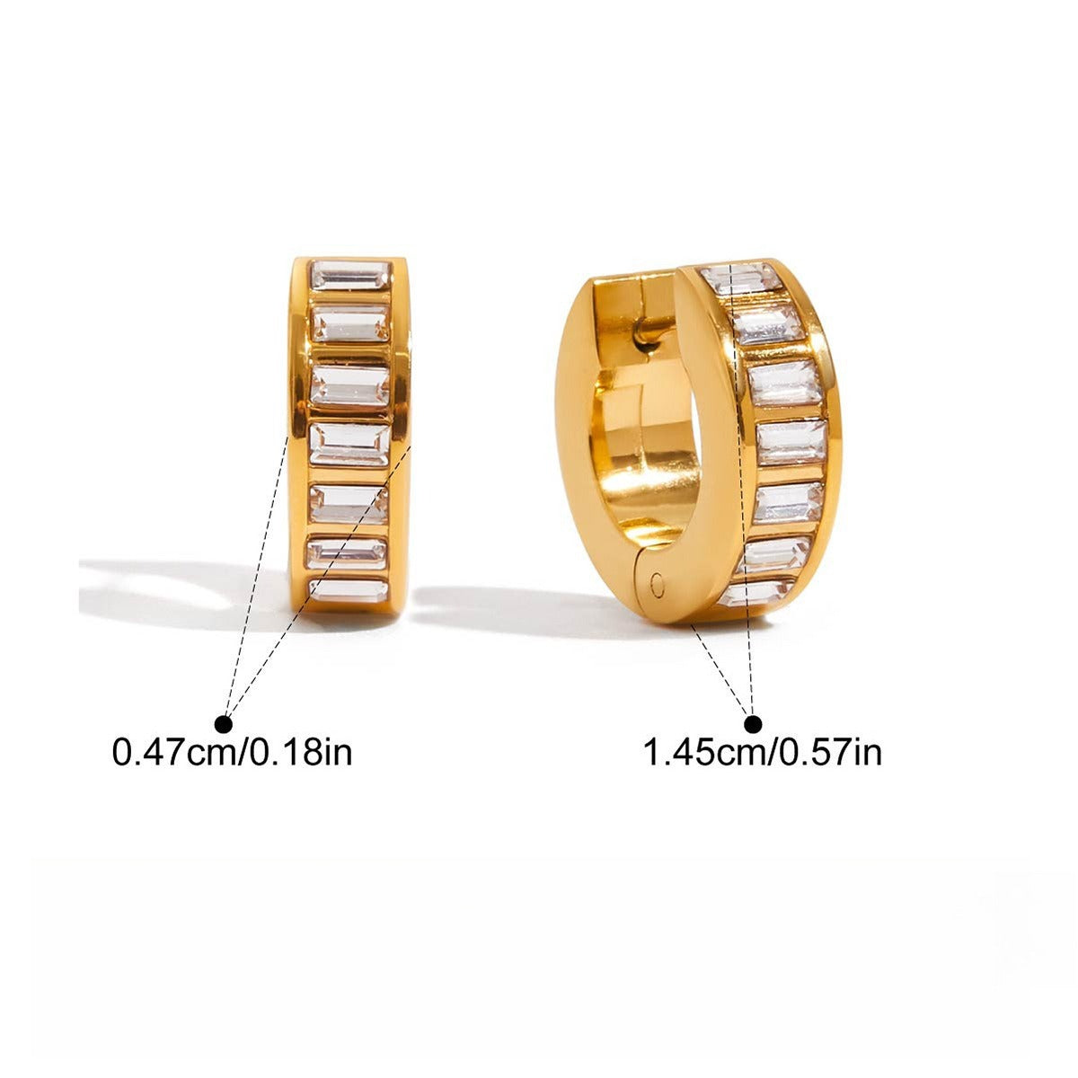 Luxurious and sophisticated 18K gold earrings inlaid with rhinestones.