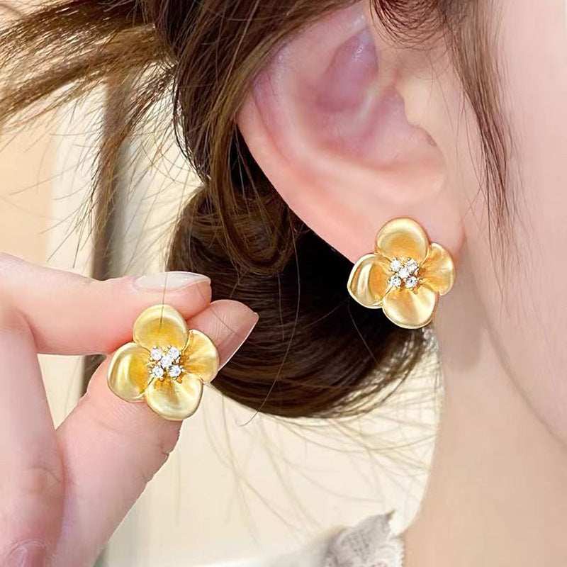 925 Silver Needle Internet Celebrity Same Style Gold Earrings Women's Light Luxury High-end Elegant All-match Earrings Retro New Earrings
