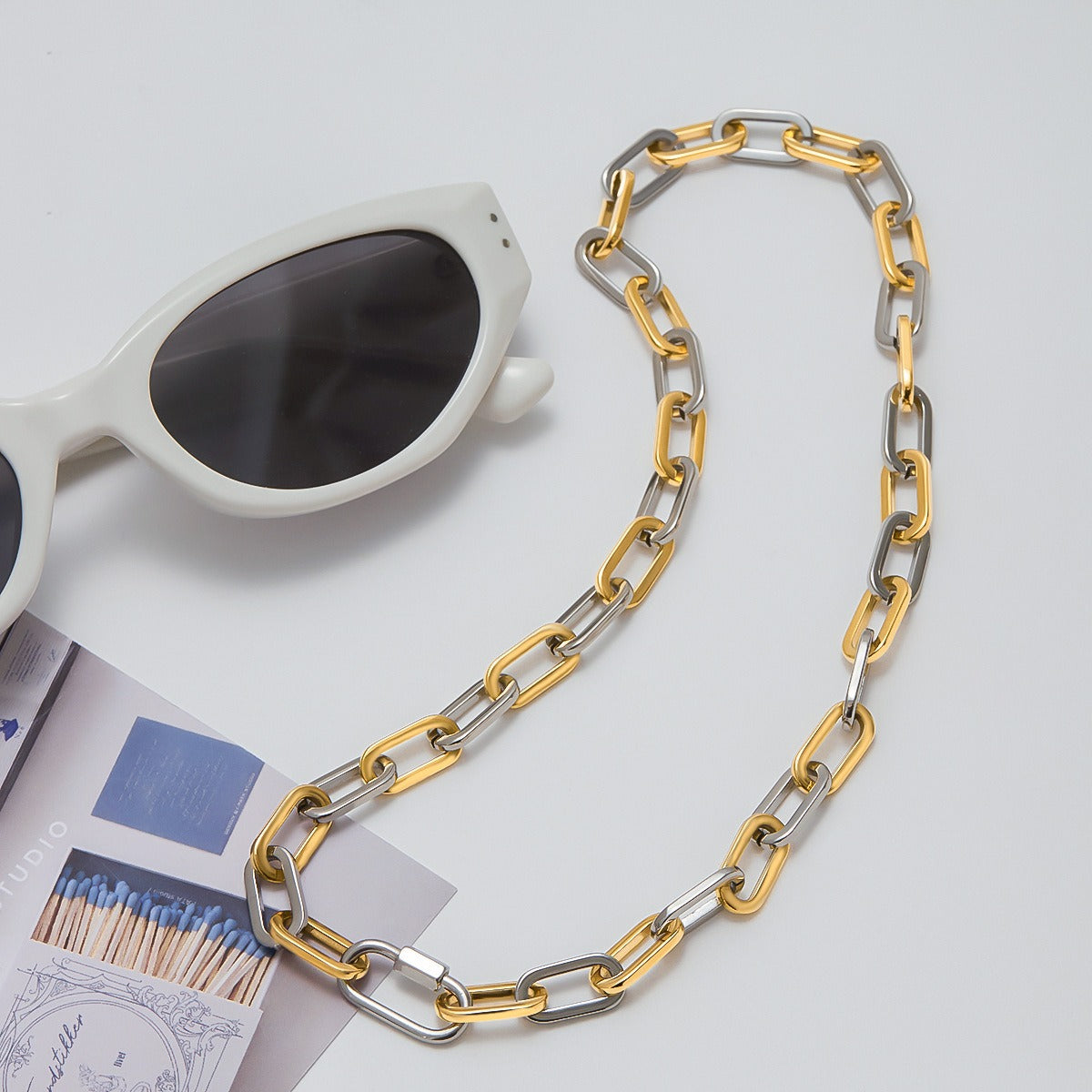 18K gold pendant chain with gold and silver color matching design, simple and unique necklace and bracelet set