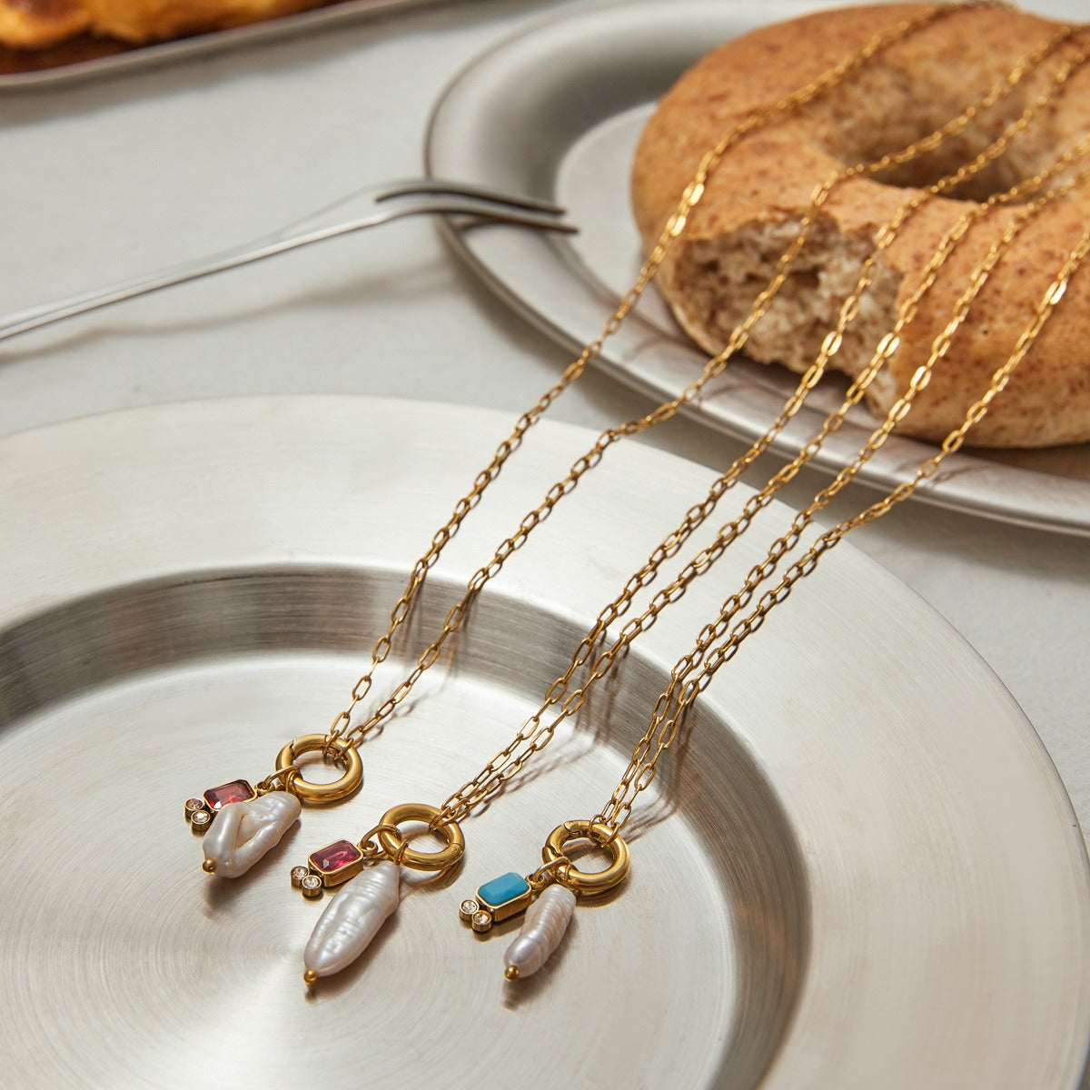 18K gold birthstone with irregular pearl design exquisite dazzling necklace