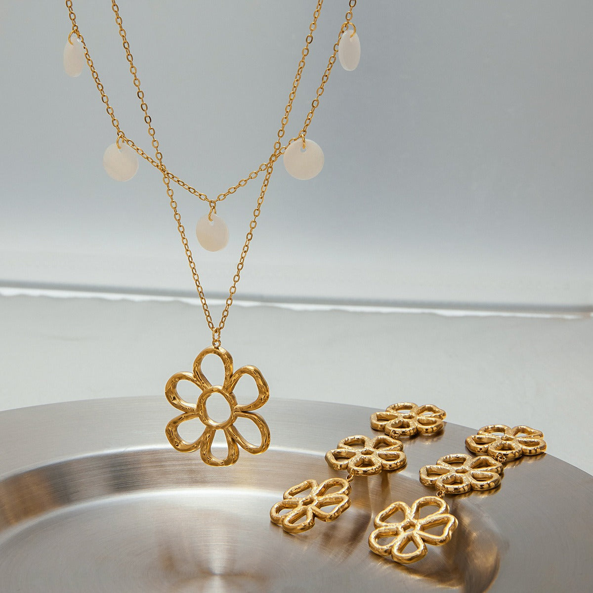 18K gold hollow flower design exquisite noble earring necklace set