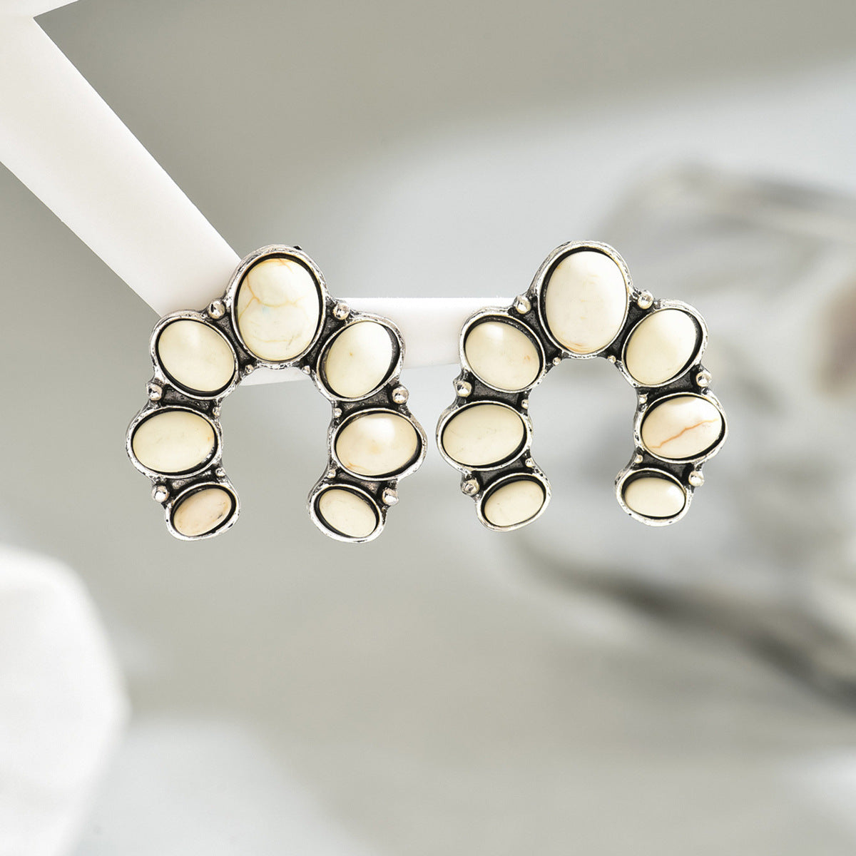 Cross-border Explosions Bohemian Women's Earrings Personalized Retro Jeweled U-shaped Earrings All-match High-end Sense
