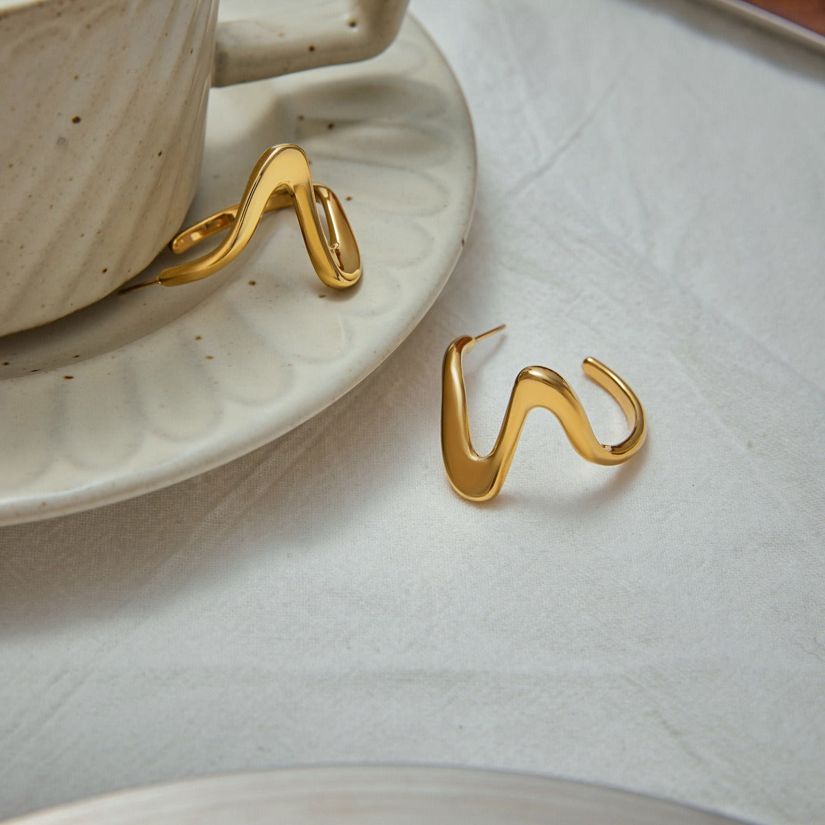 18K gold geometric shape with linear design simple personality earrings