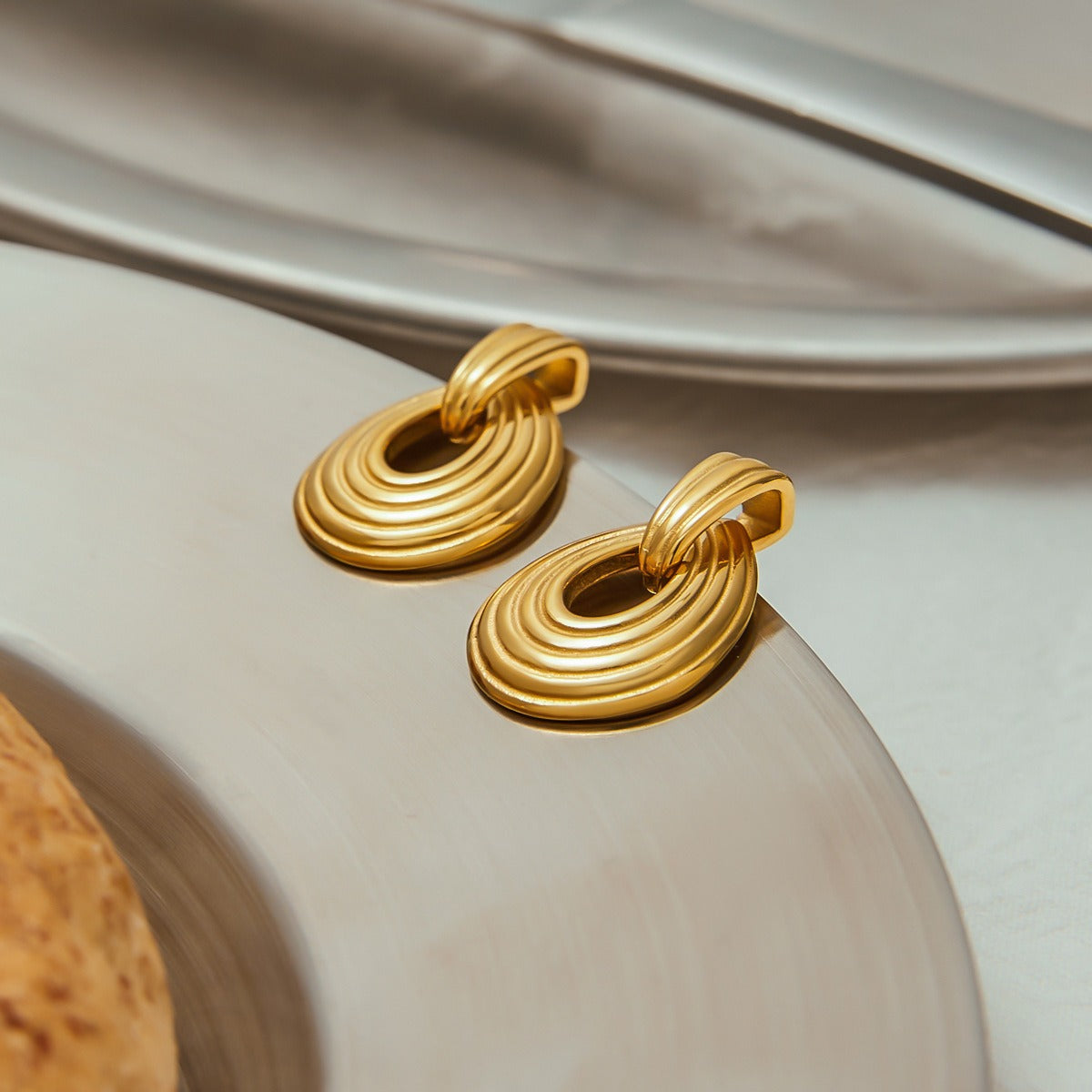 18K gold teardrop-shaped earrings with textured design, classic and fashionable