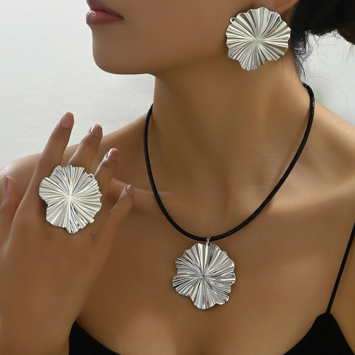 Ins Vintage Niche Women's Earring Necklace Suit Pleated Pattern Flower Ring All-match Long Clavicle Chain