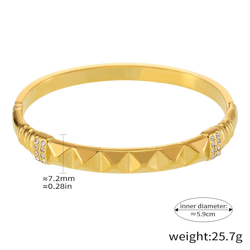 18K gold geometric shape with hollow design simple and elegant bracelet