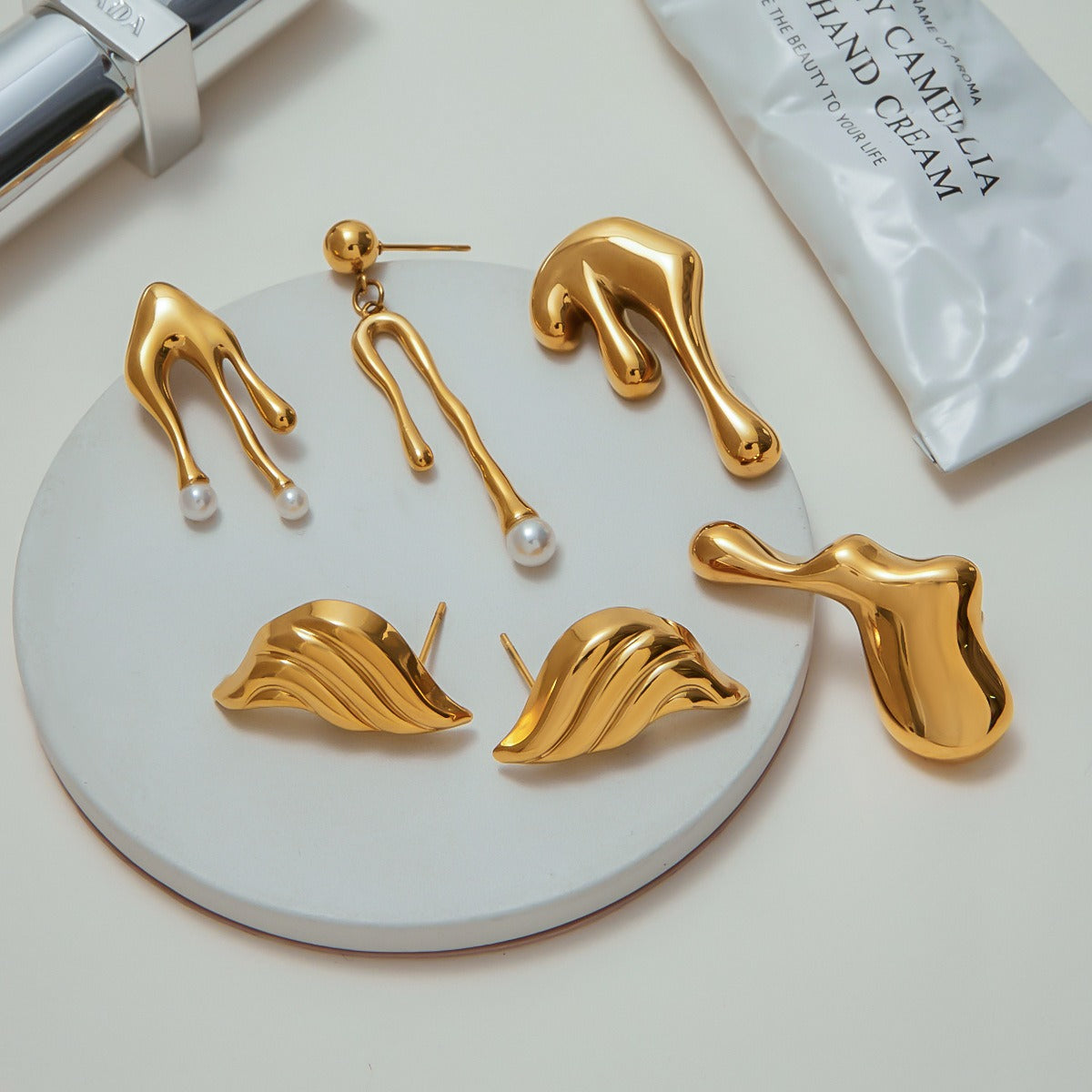 18K gold geometric inlaid pearl design simple personality earrings