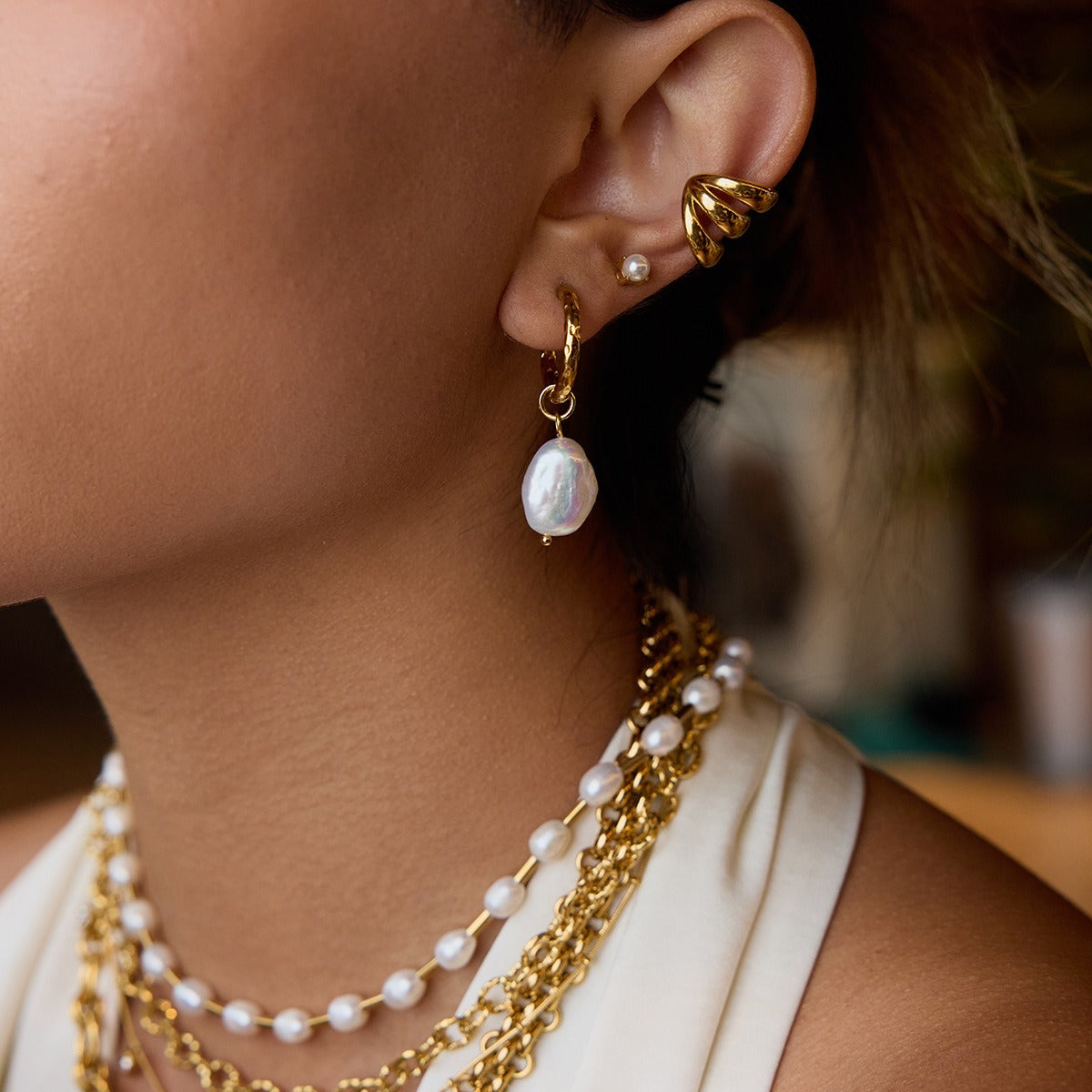 18K gold inlaid pearls exquisite design noble earrings