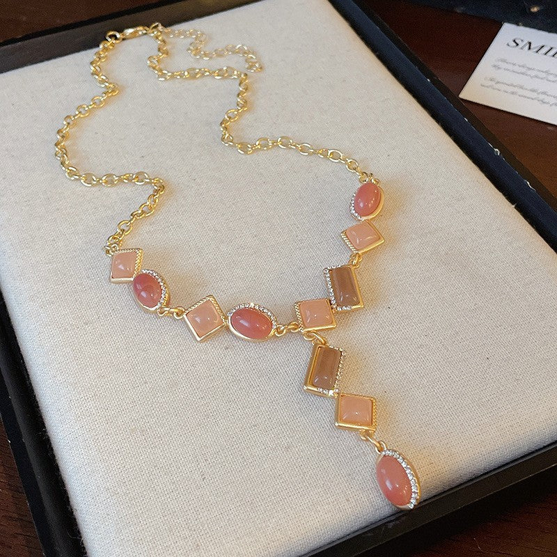 Second-Hand Vintage Jewelry With Diamond-Encrusted Flowers And Heart Necklaces, Retro Elegant Clavicle Chains, Light Luxury And High-End Necklaces