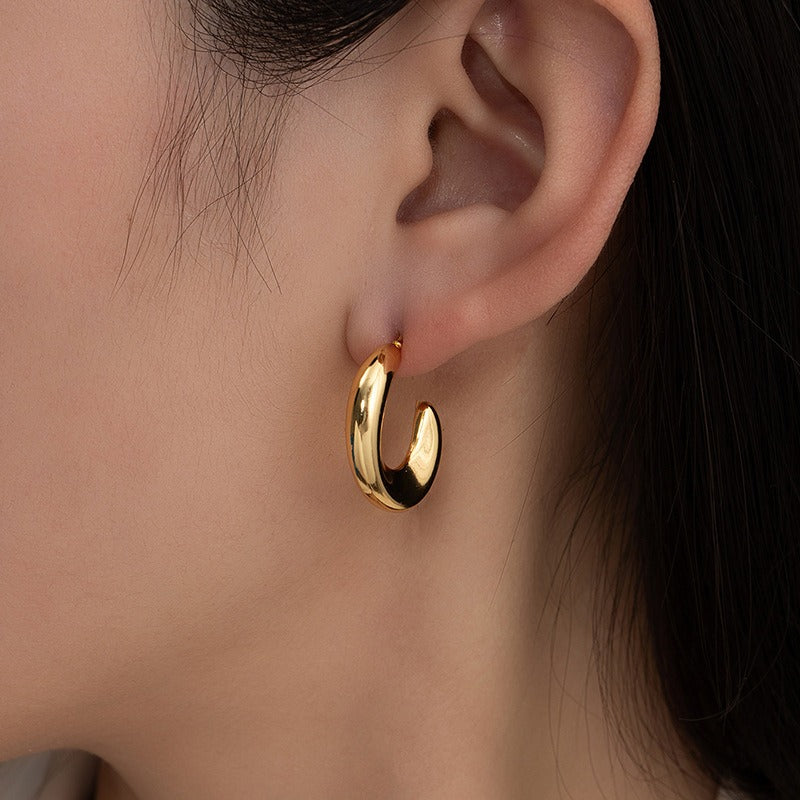 18K Gold C-Shaped Design Simple and Fashionable Earrings