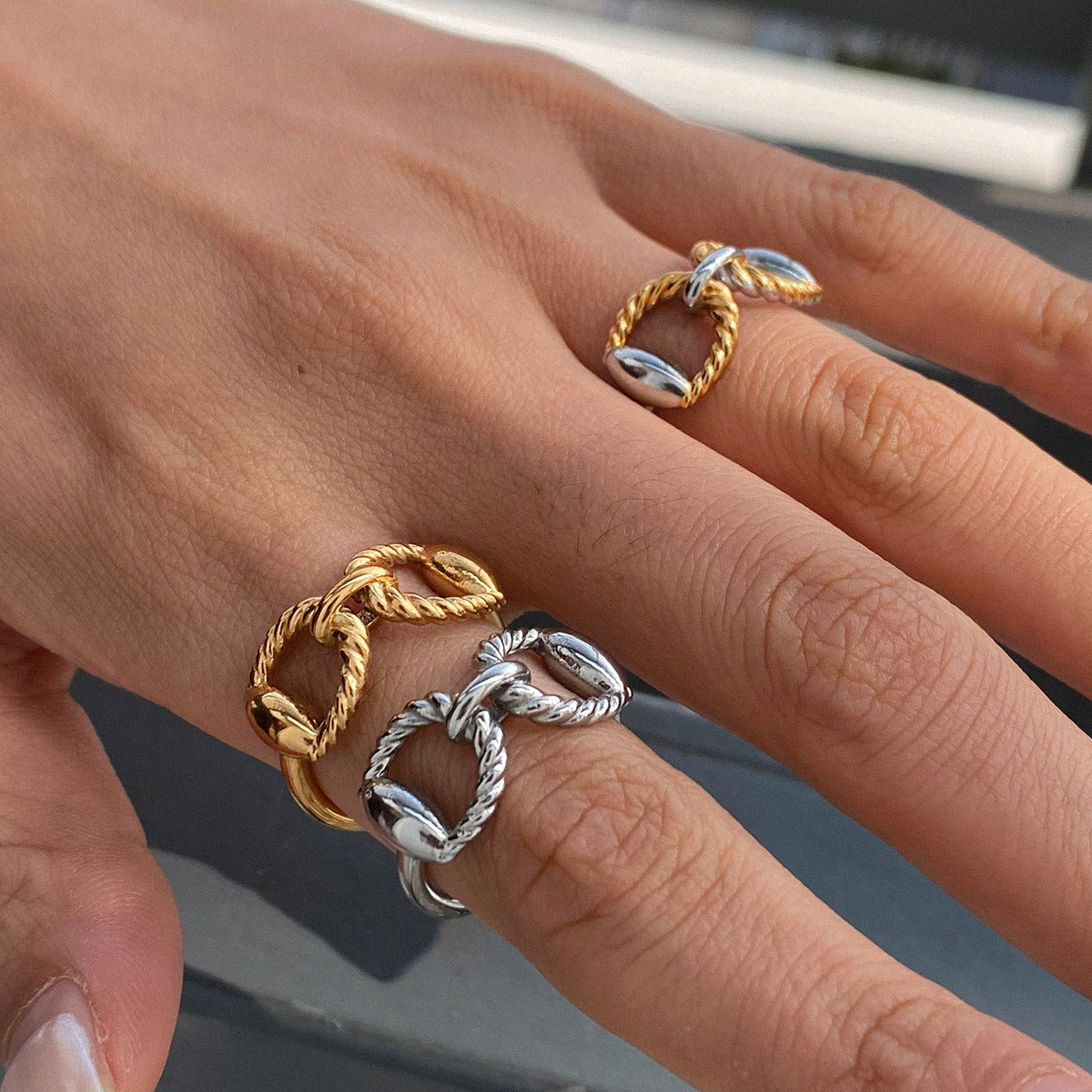 18K gold geometric shape with texture design simple and fashionable open ring