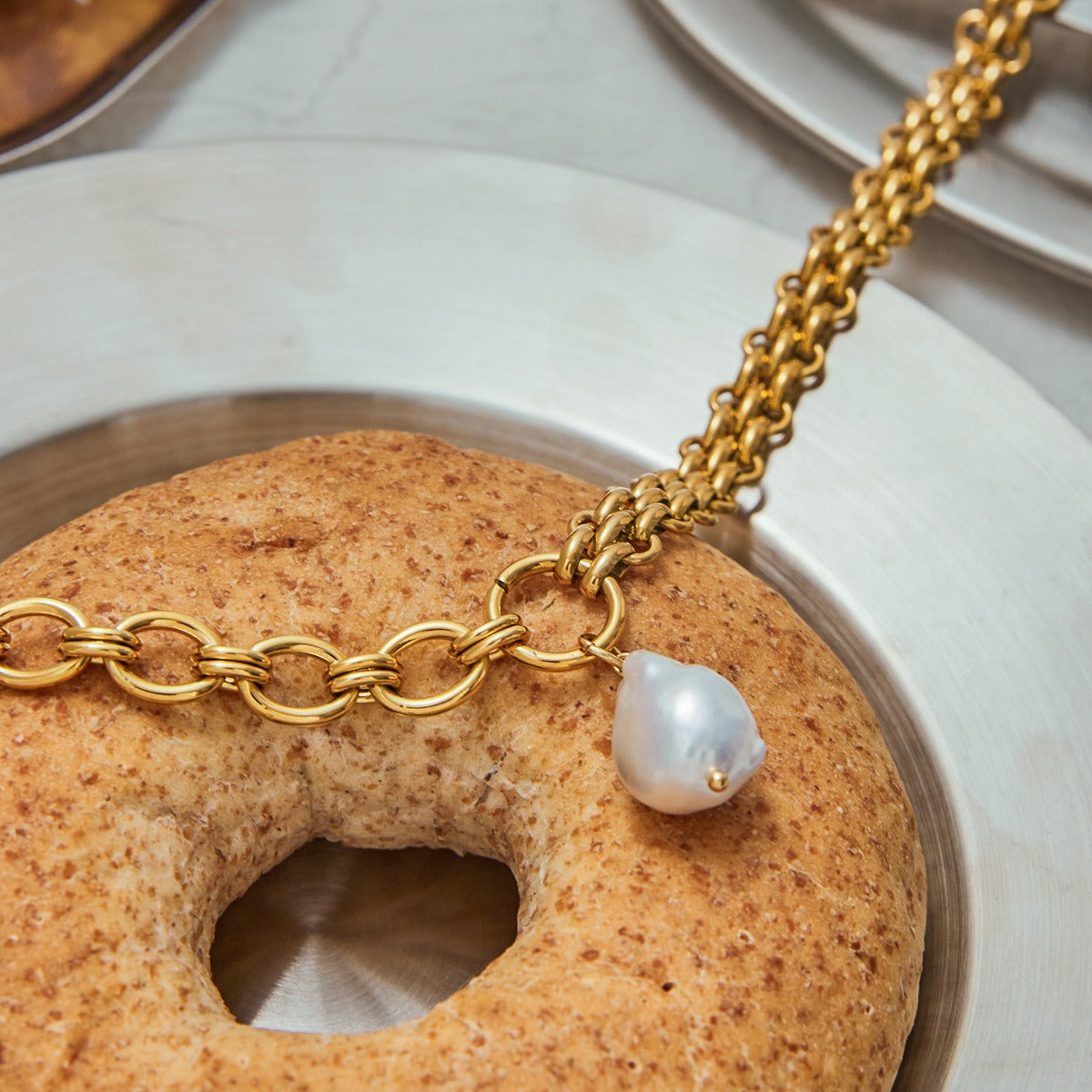 18K gold inlaid irregular pearl design light luxury noble necklace