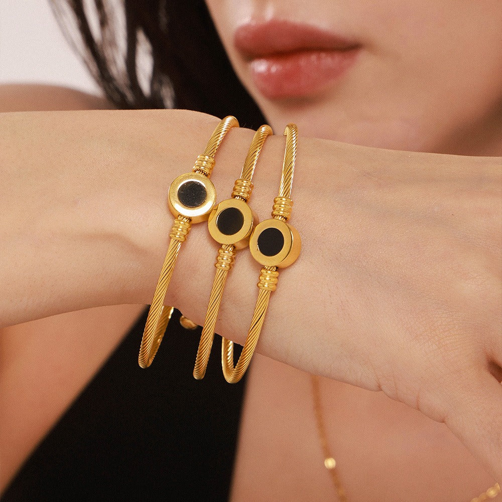 18K gold twill with round inlaid gemstone design noble and elegant bracelet