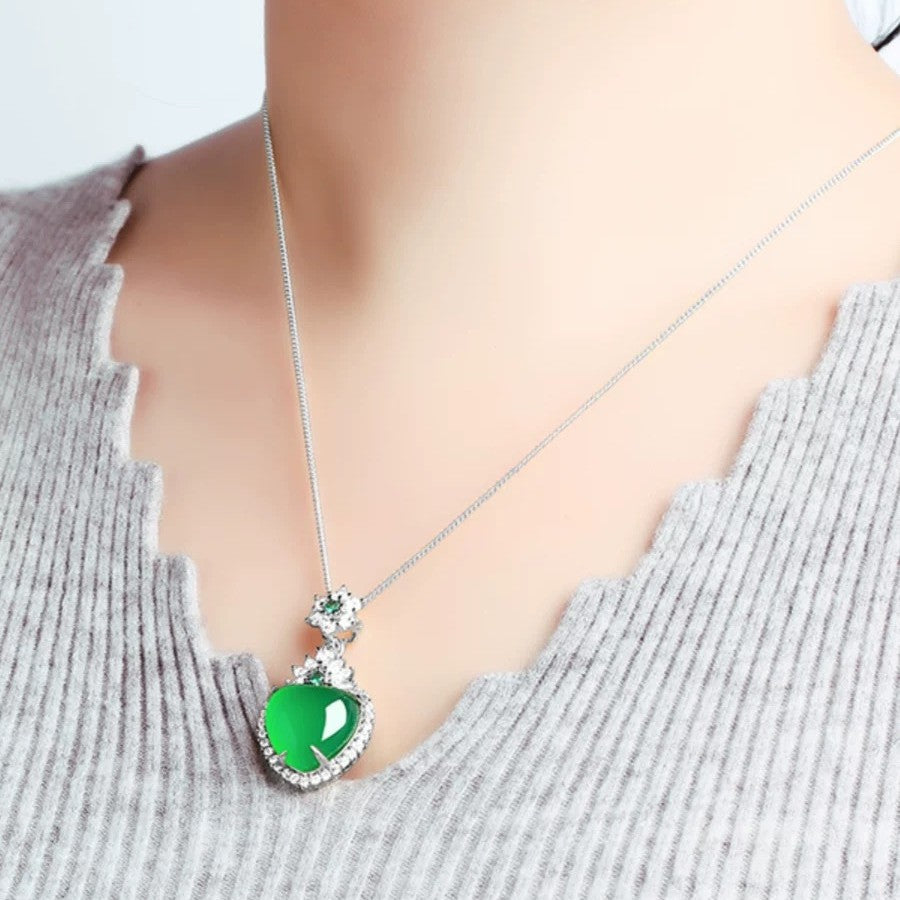 Natural Ice Emerald Green Chalcedony Pendant Plated Sterling Silver Necklace Heart-shaped Pendant Agate Jade Fashion Clavicle Chain
