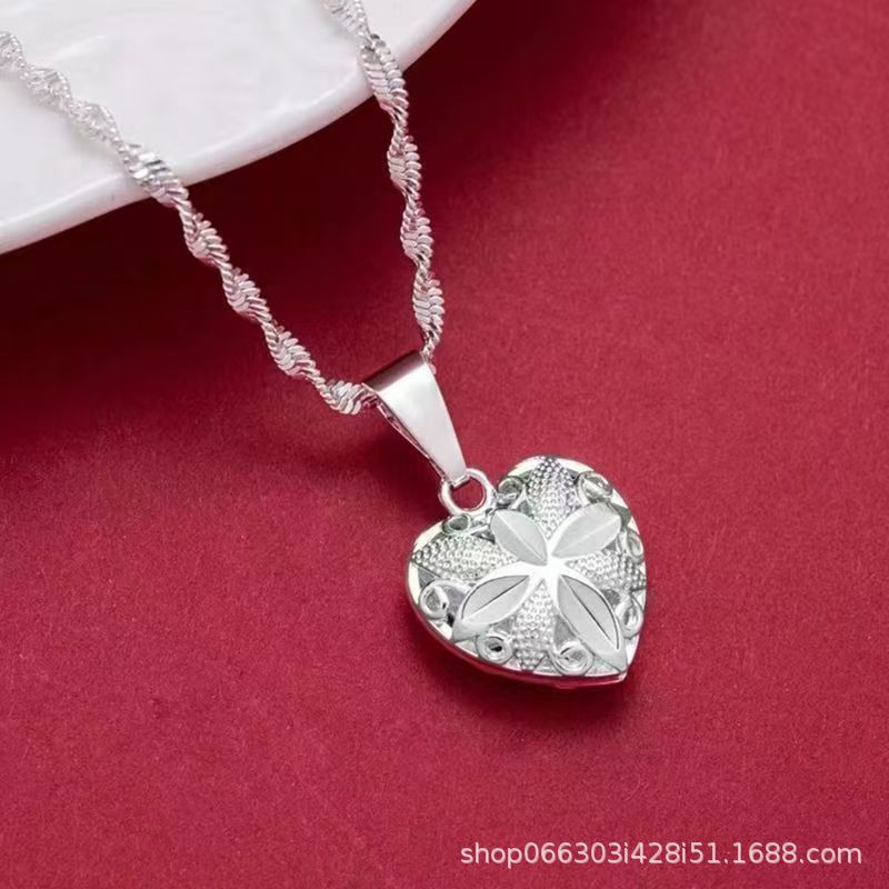 Versatile And Stylish Necklace With A Simple Hollow Heart Pendant, A Gift For Mom, Elegant Pendant Wholesale