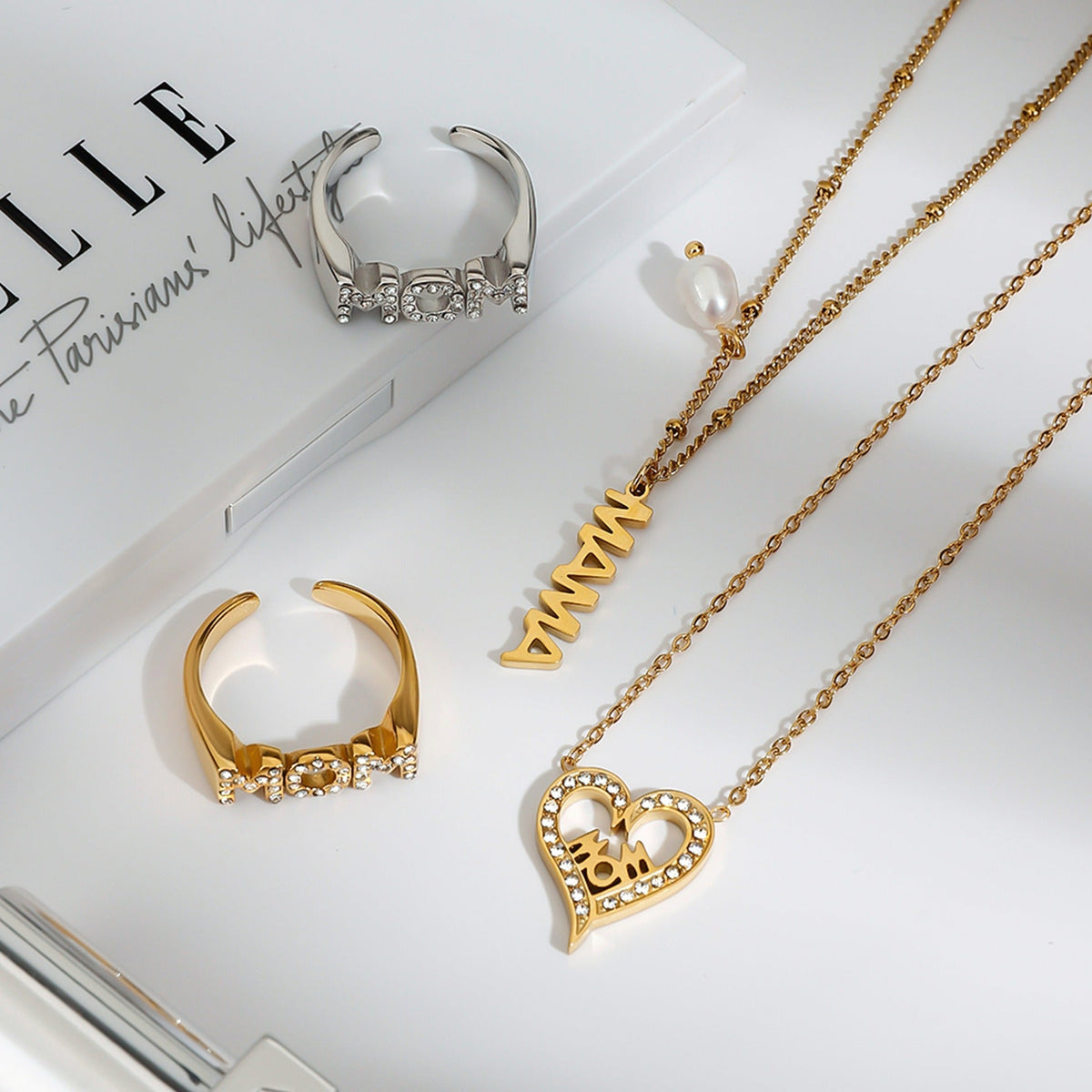 18K gold heart with the letters "MOM" exquisite design of the necklace and ring set