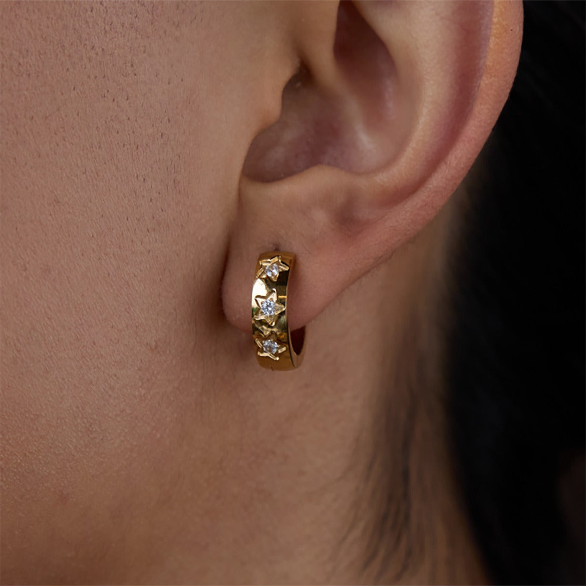 18K gold heart-shaped inlaid gemstones exquisite design dazzling earrings