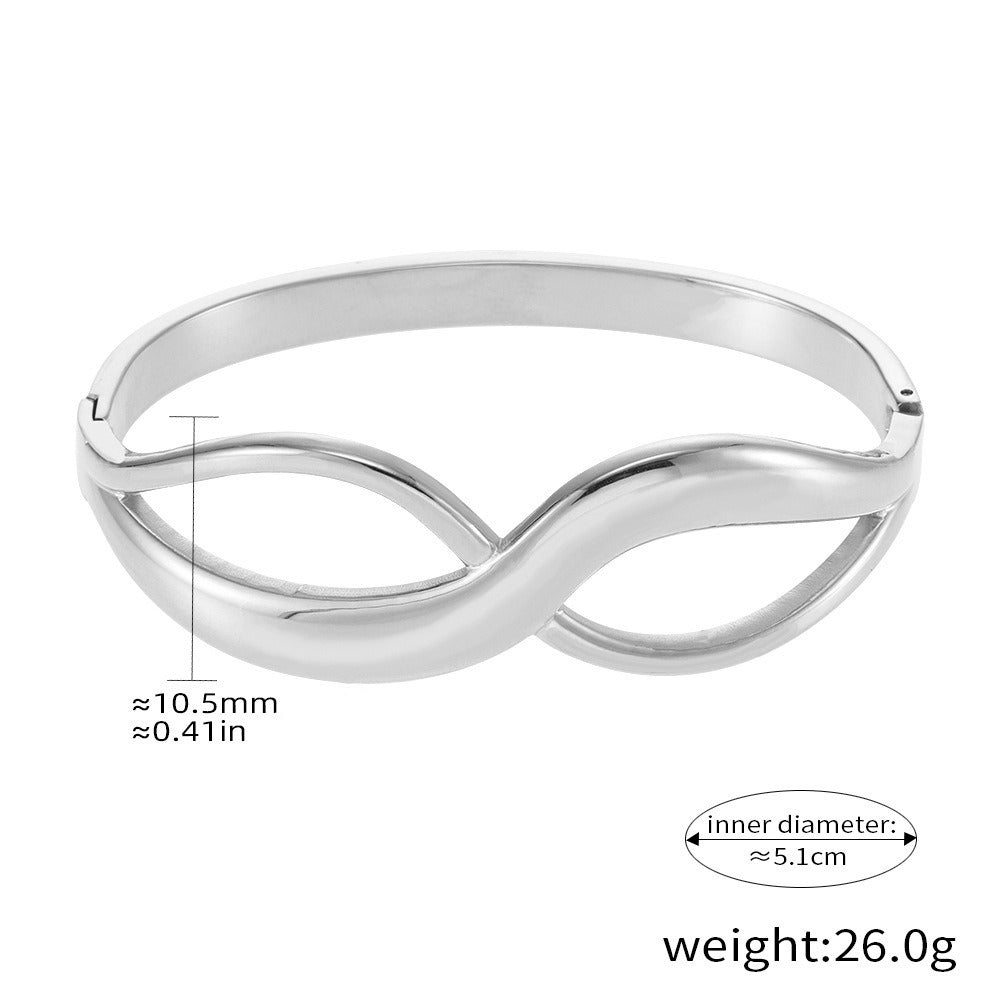 18K gold geometric shape with hollow design simple and elegant bracelet