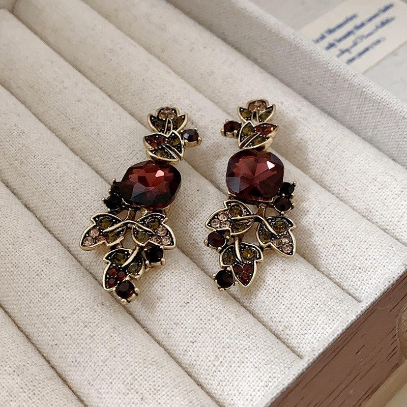 Second-Hand Vintage Jewelry With Diamond-Encrusted Flowers And Heart Necklaces, Retro Elegant Clavicle Chains, Light Luxury And High-End Necklaces