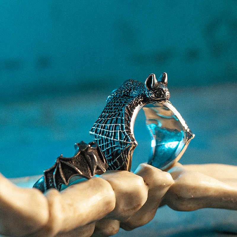 Diablo In Europe And America Makes Old Bat-shaped Rings