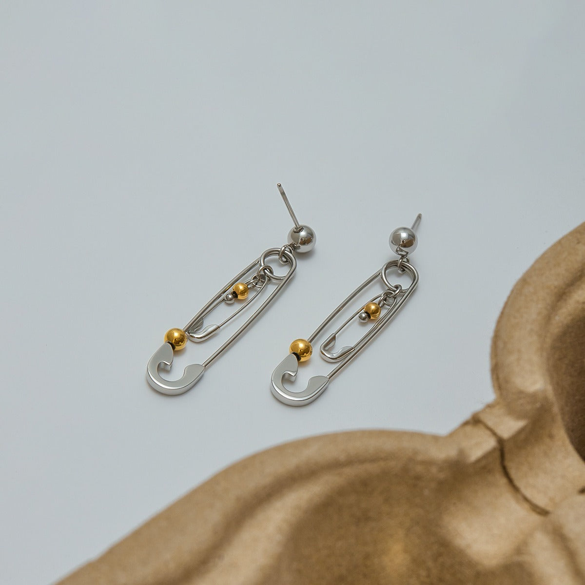 18K gold pin-shaped earrings with round beads, unique and personalized design