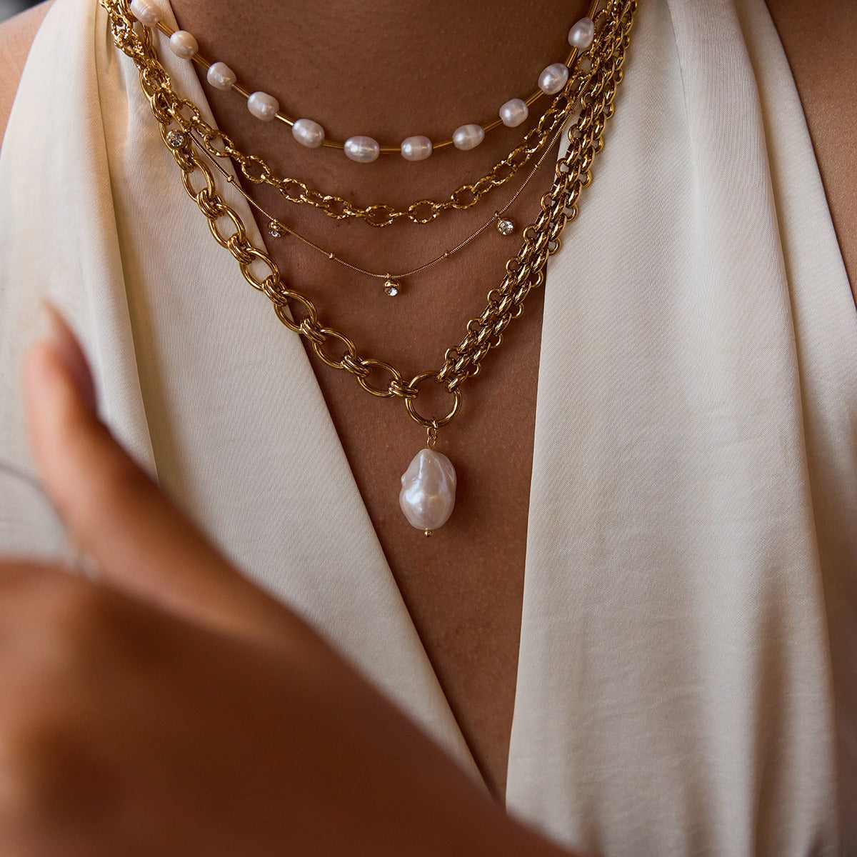 18K gold inlaid irregular pearl design light luxury noble necklace