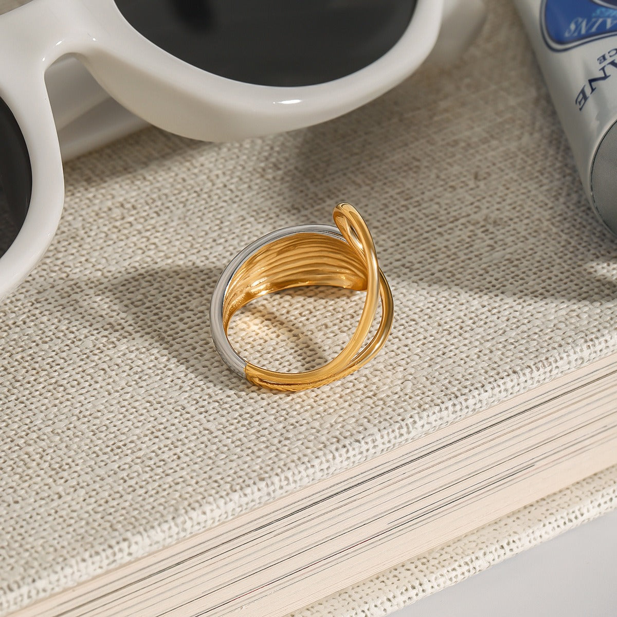 18K gold teardrop pattern with gold and silver color matching design fashionable personality ring