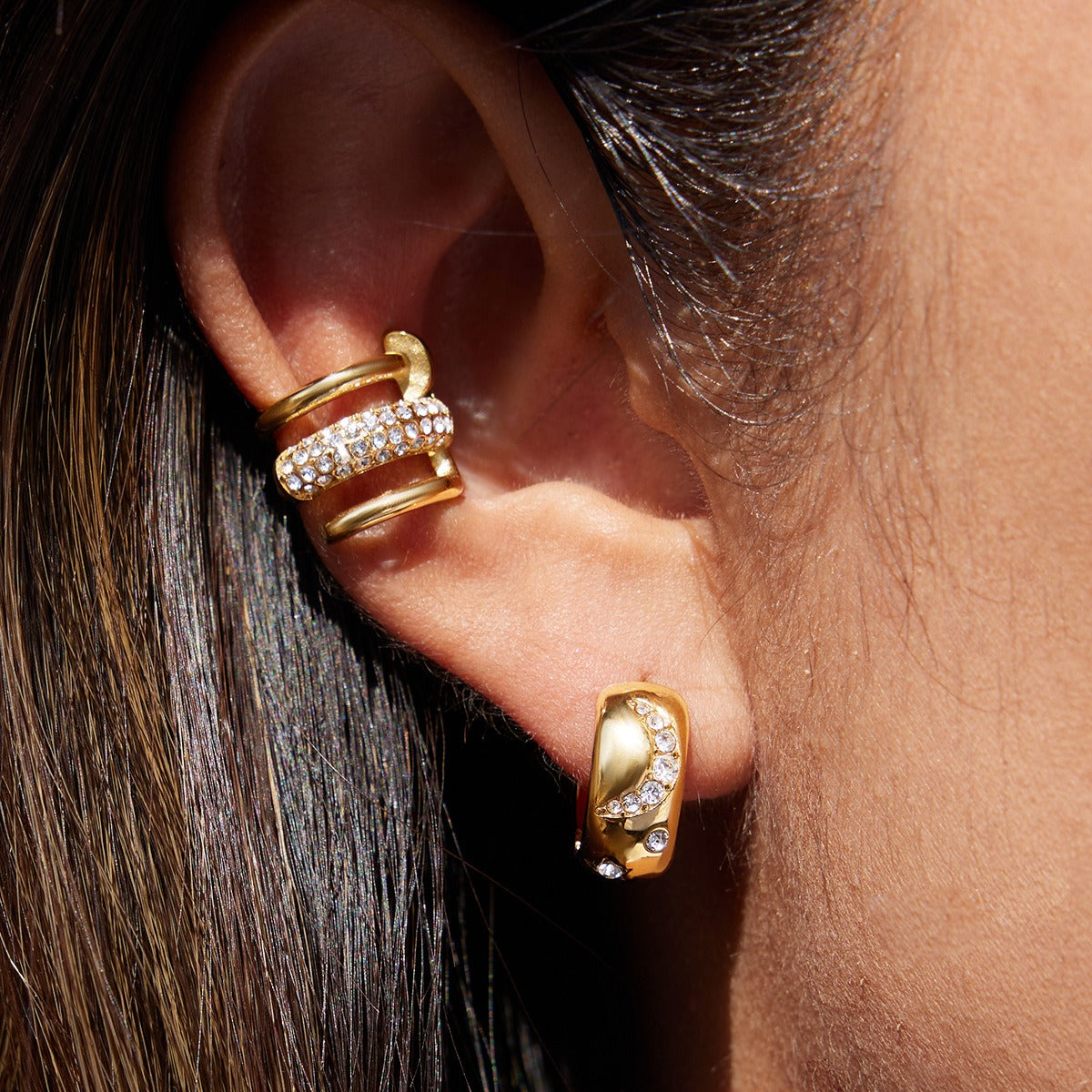 18K gold earrings inlaid with cubic zirconia, in a nail design.