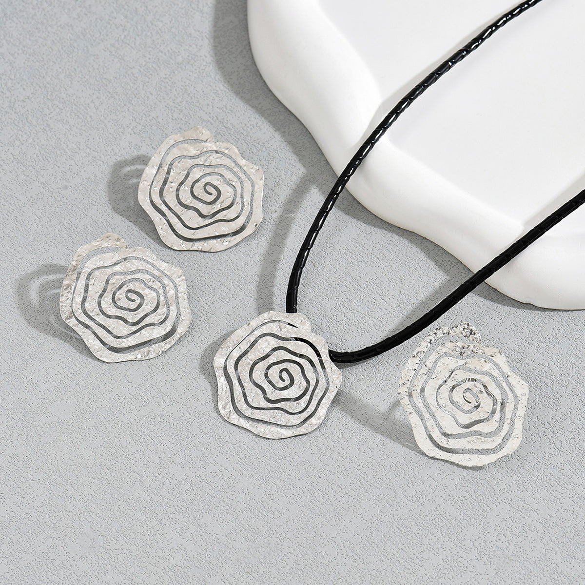 Personalized Ins Women's Ring Earrings Suit Joker Rose Flower Niche Design Long Necklace Women Wholesale
