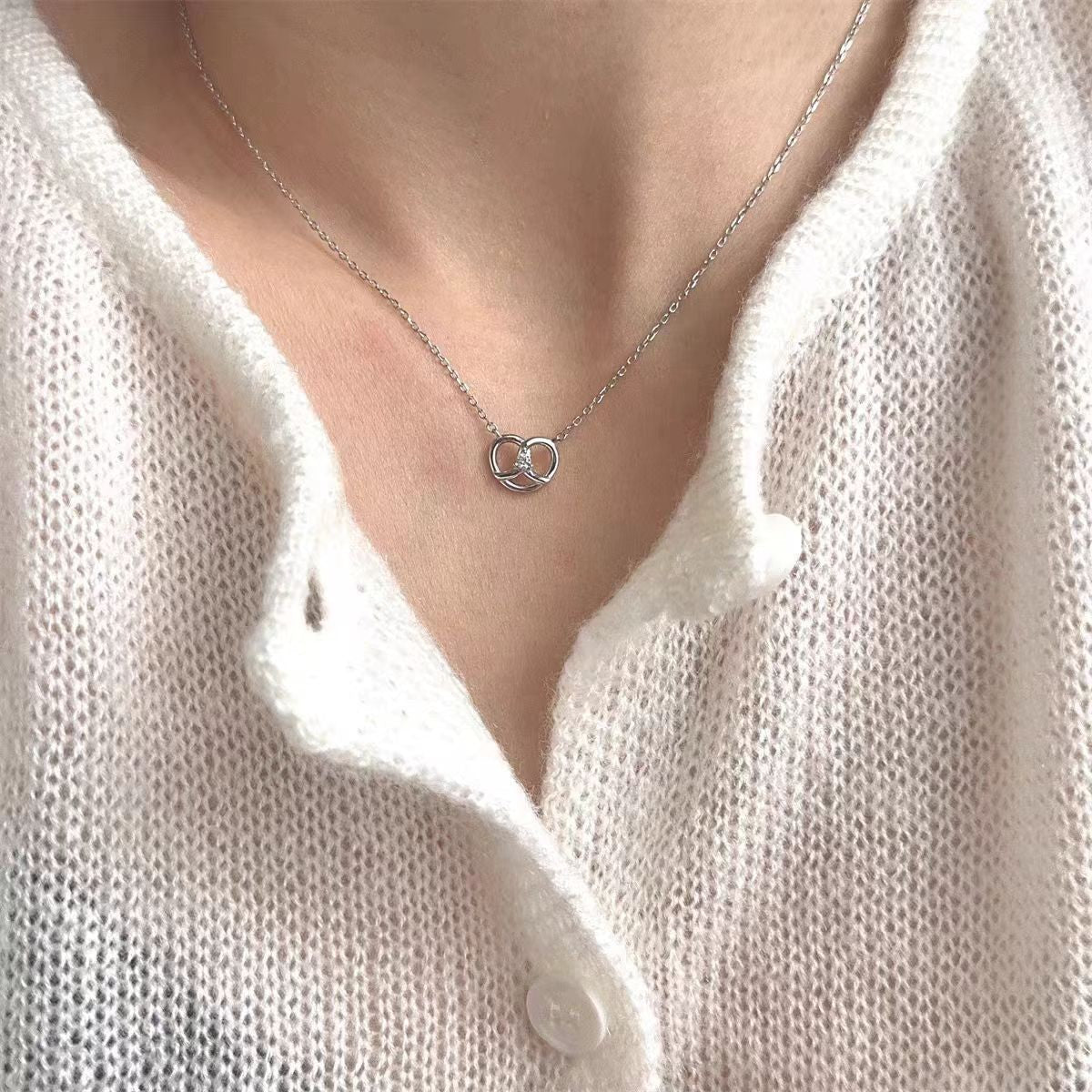 S925 Sterling Silver Pearl Necklace For Women, Niche Design, Light Luxury, Stylish And Versatile, High-End Clavicle Chain Accessory, Trendy