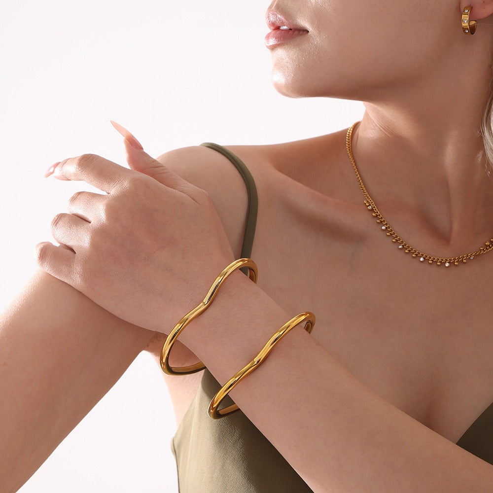 18K gold heart-shaped design simple unique bracelet
