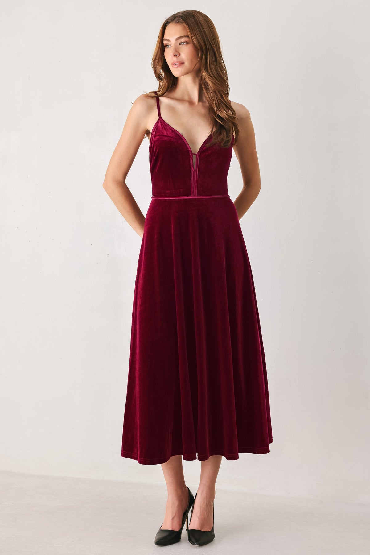 BURGUNDY KISS VELVET SWEETHEART KEYHOLE MIDI DRESS