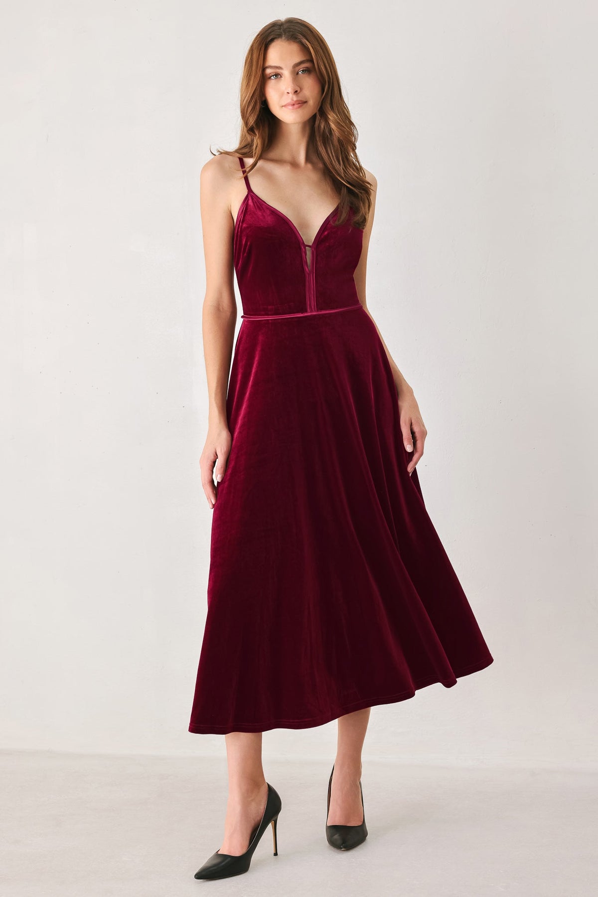 BURGUNDY KISS VELVET SWEETHEART KEYHOLE MIDI DRESS