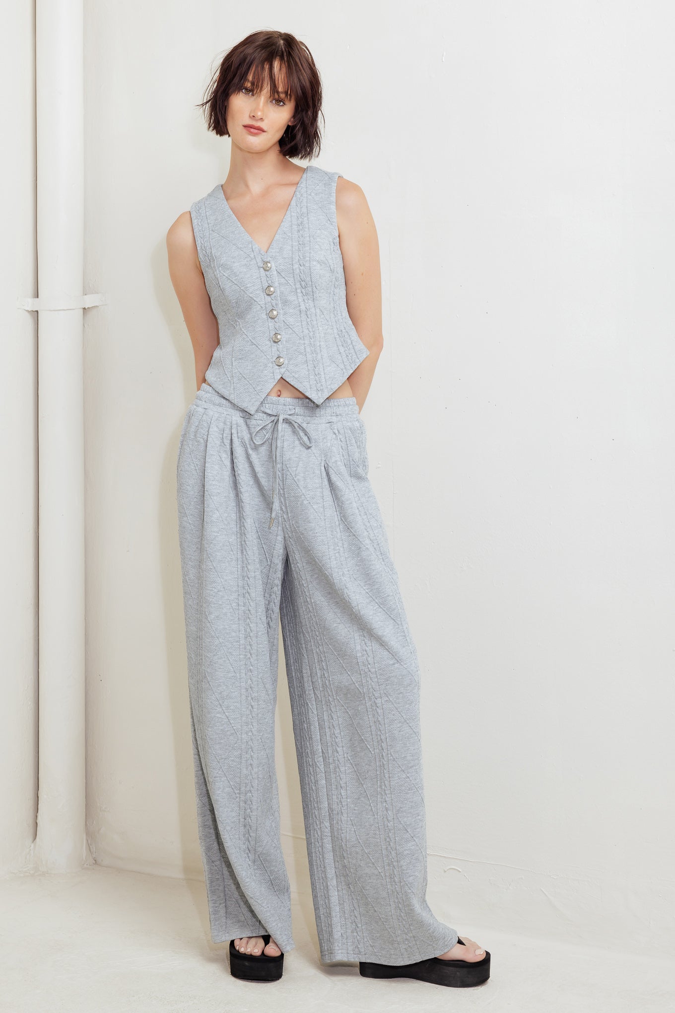 CITY RIVETS KNIT VEST