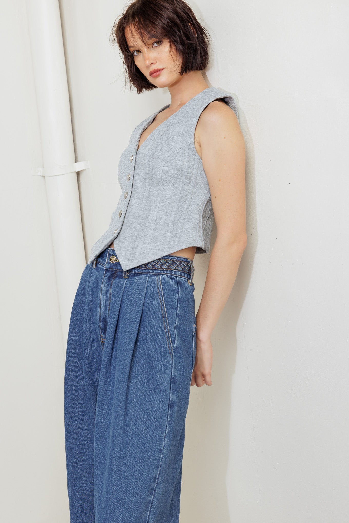 CITY RIVETS KNIT VEST