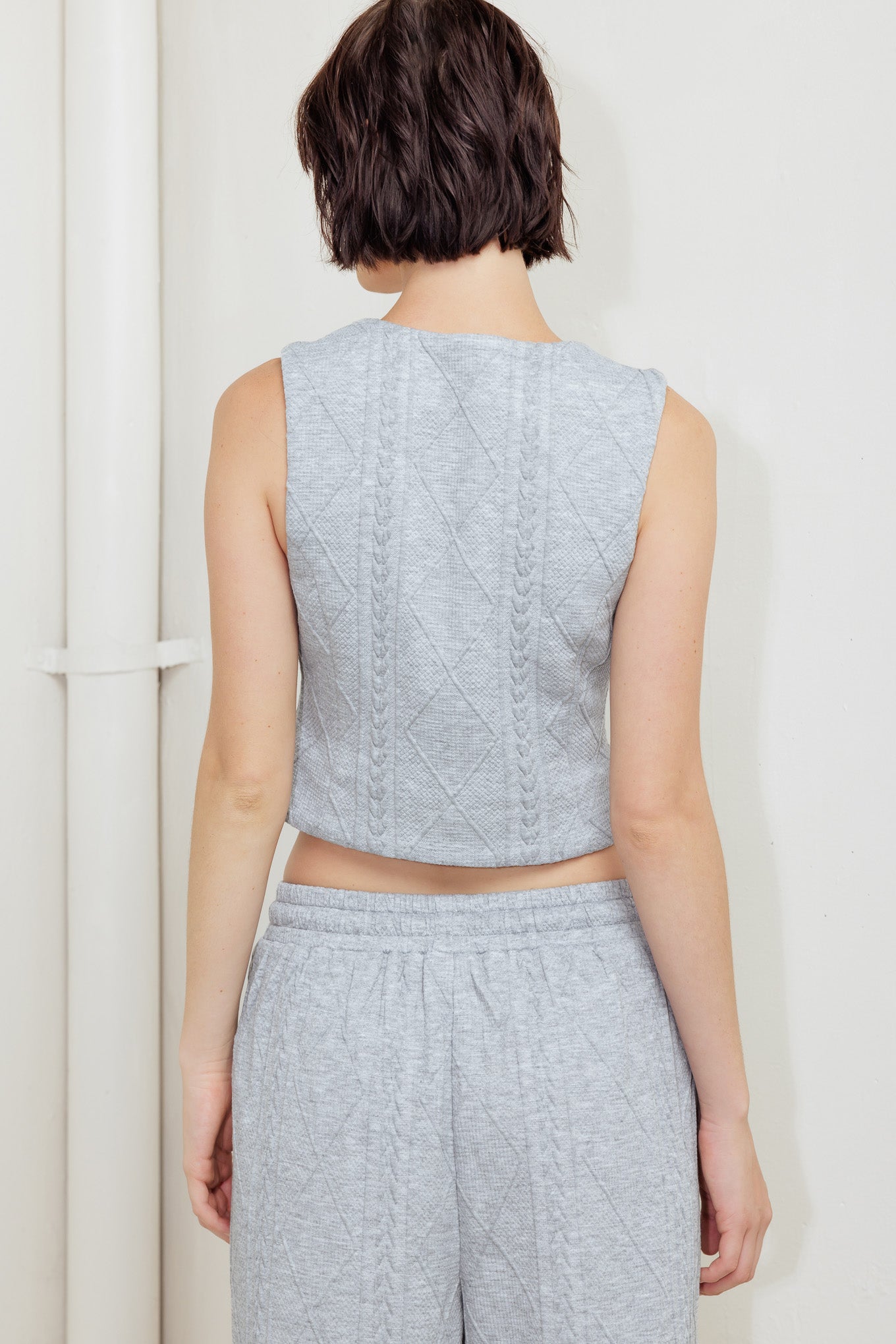 CITY RIVETS KNIT VEST