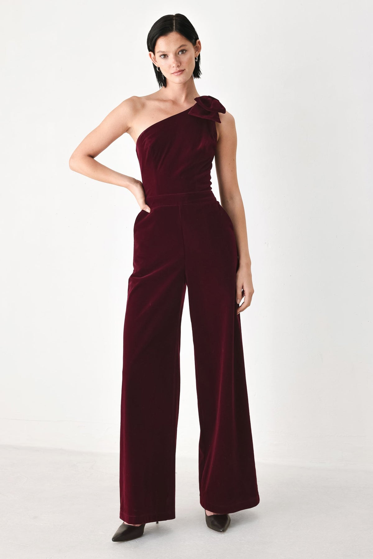 BERRY AFTER DARK VELVET BOW ONE-SHOULDER JUMPSUIT