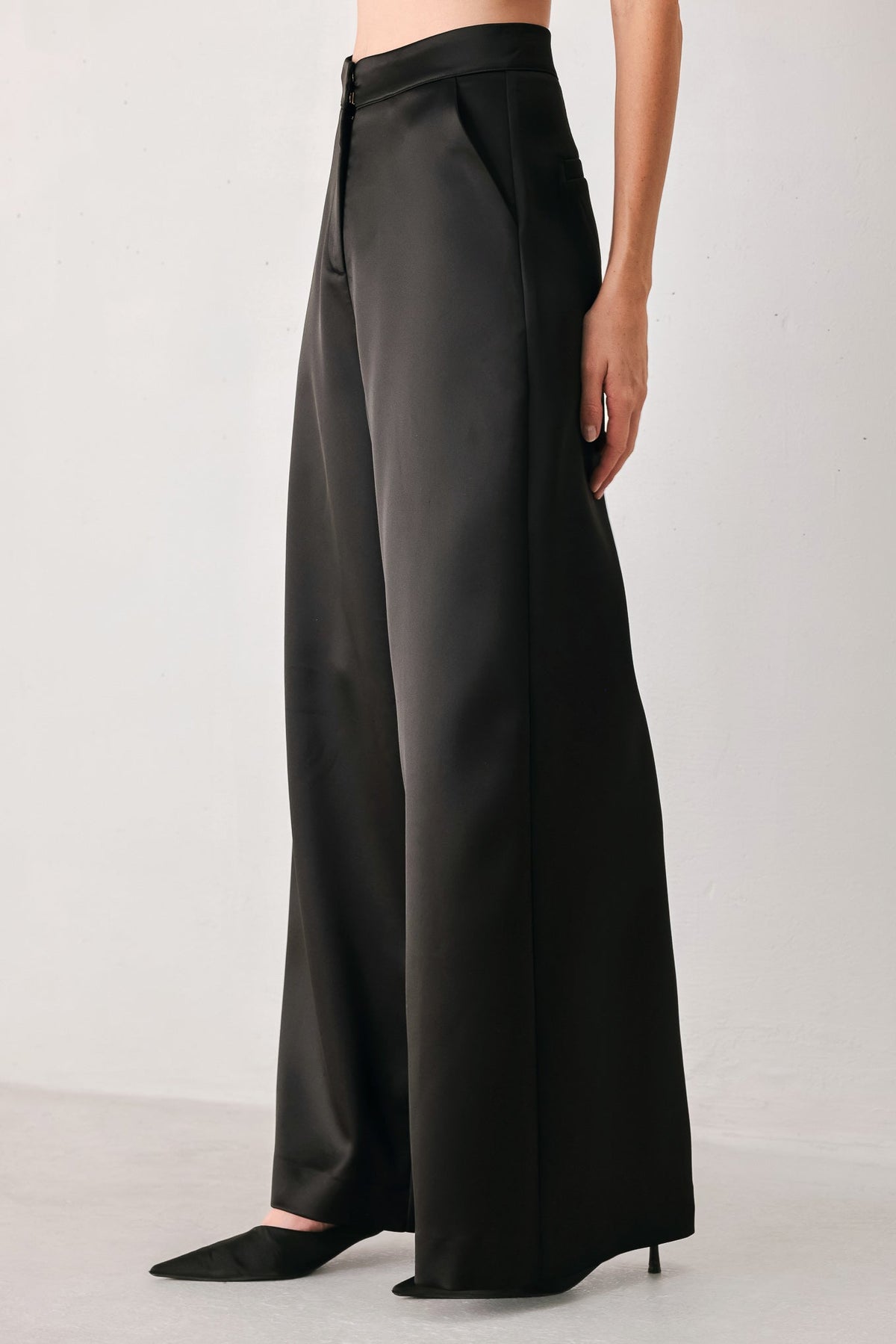 MODERN NOIR BLACK/BURGUNDY WIDE-LEG PANTS