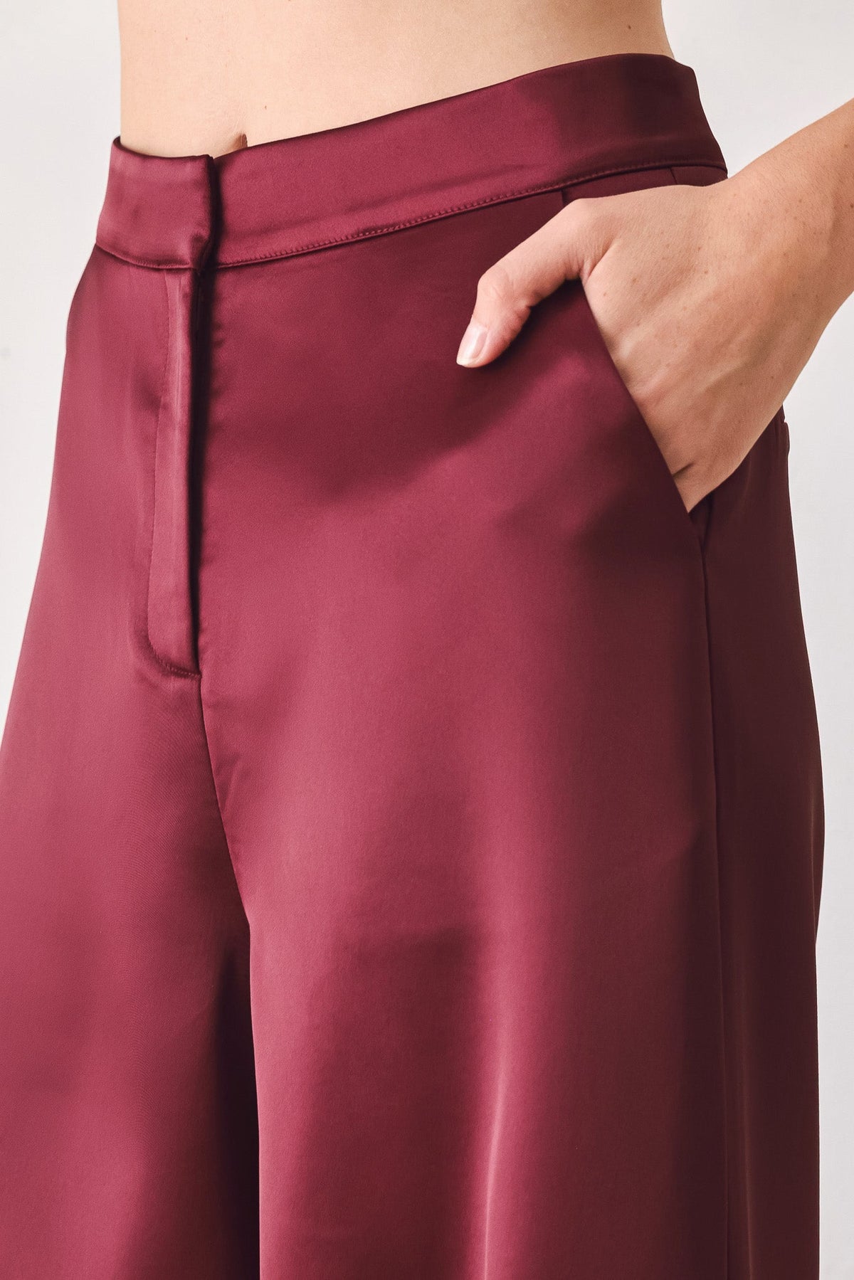 MODERN NOIR BLACK/BURGUNDY WIDE-LEG PANTS