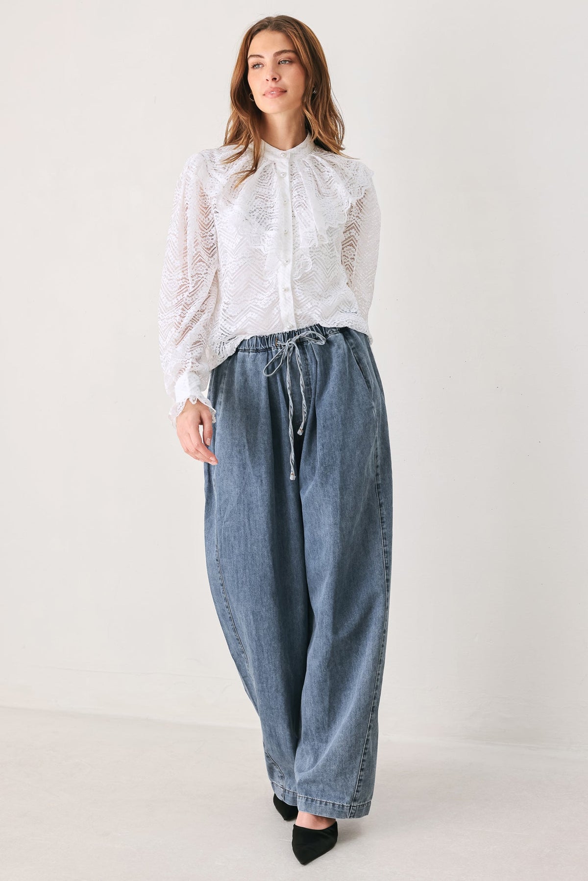 CLOUD ROMANCE WOVEN LACE TOP